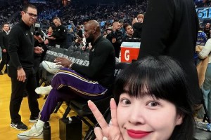 “名媛追星詹姆斯～48岁的名媛廖晓乔观看詹姆斯比赛晒自拍！