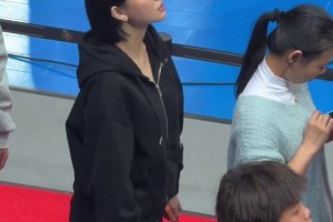 伍总在拿都是焦点！ 兰兰的气质还是依旧那么好！